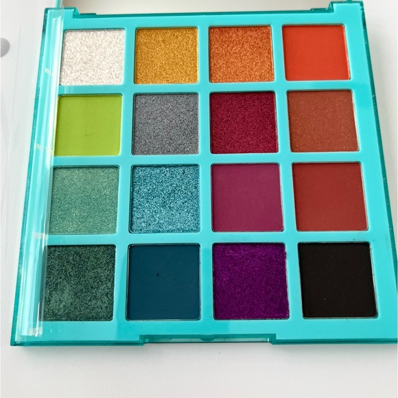 ❤️LA Girl Festie Bestie Eyeshadow Palette - Picture 2 of 5